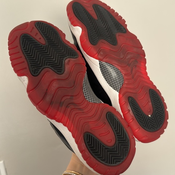 Jordan Bred 11 Low - Picture 3 of 4